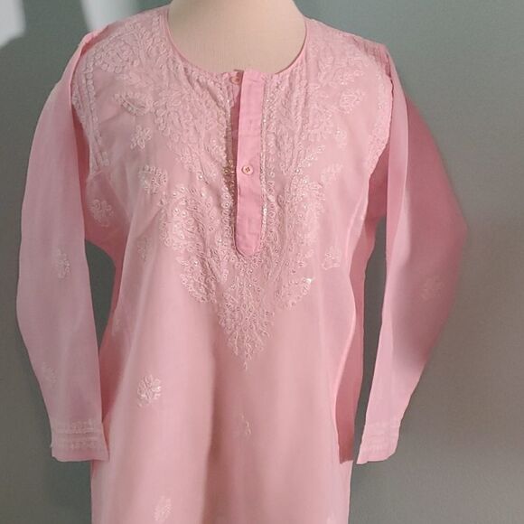 Sam Hilu, tunic top or dress? Over sized Small, pink.‎ Little bling. - Picture 4 of 7